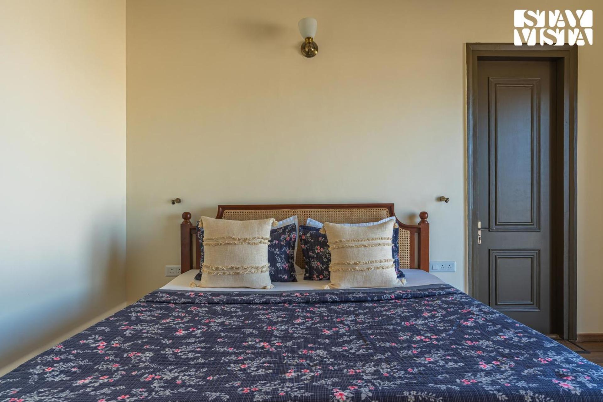 Stayvista At Amulyam Villa With Lawn & Bonfire Муктешвар Экстерьер фото