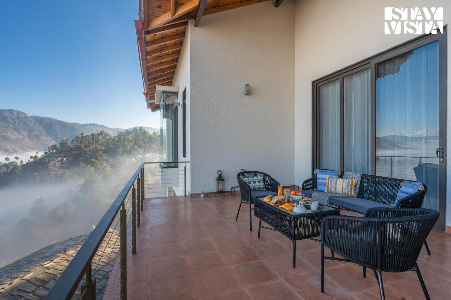 Stayvista At Amulyam Villa With Lawn & Bonfire Муктешвар Экстерьер фото