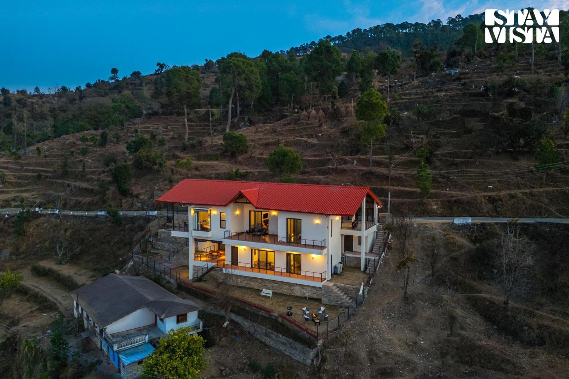 Stayvista At Amulyam Villa With Lawn & Bonfire Муктешвар Экстерьер фото