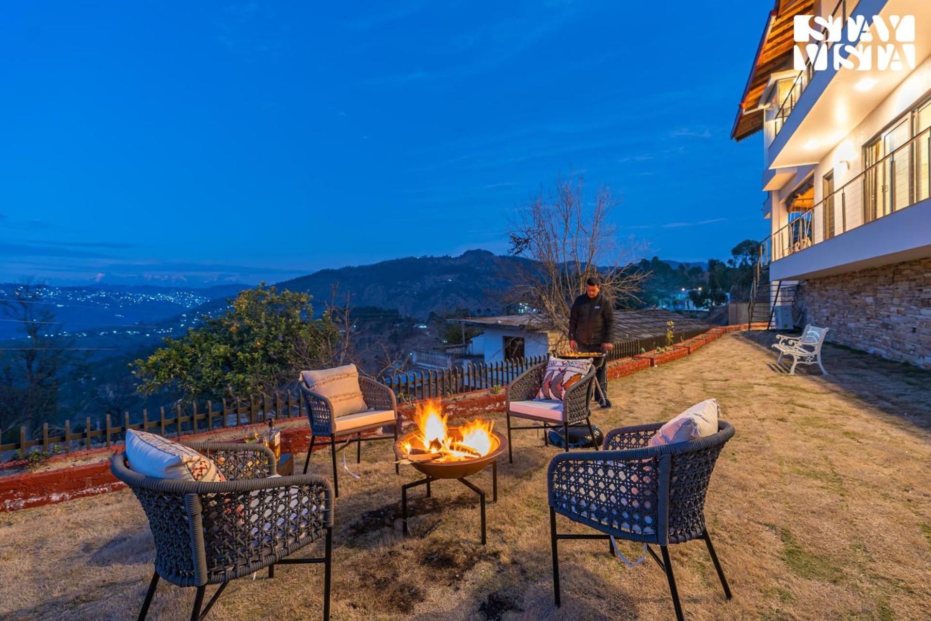 Stayvista At Amulyam Villa With Lawn & Bonfire Муктешвар Экстерьер фото